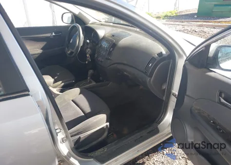 2010 Hyundai Elantra Touring Gls z USA, uszkodzony, nr VIN KMHDC8AE4AU074366